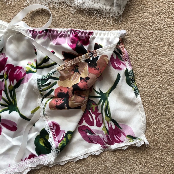 🚫SOLD🚫Floral print lace lingerie set NWOT - Picture 8 of 13